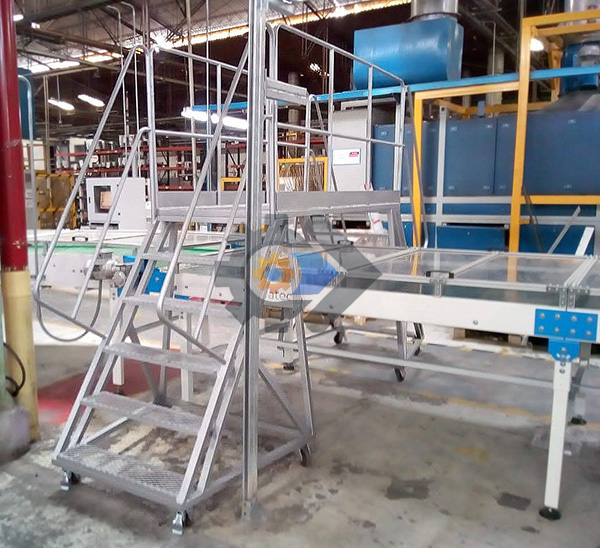 Escalera tipo avión personalizada tipo puente