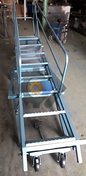 Escalera tipo avión metálica plegable para transporte